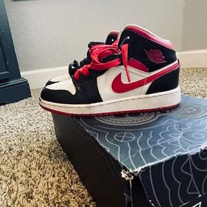 Air Jordan 1 Mid